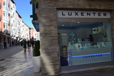 Escaparate tienda Luxenter en Burgos